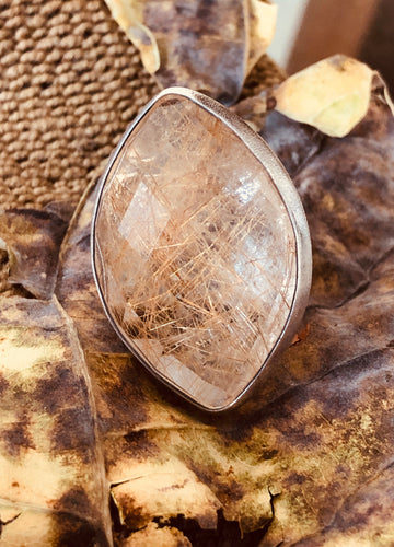 Anel de Prata com Quartzo Rutilado.