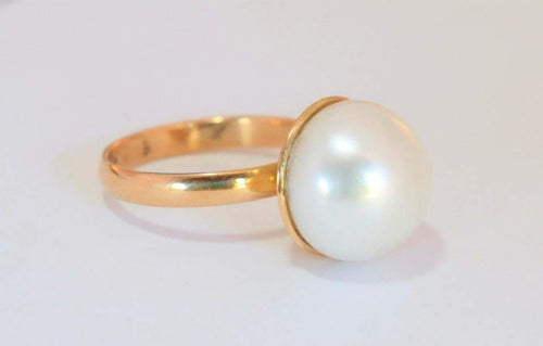 Anel de ouro 18K e Pérola genuina.