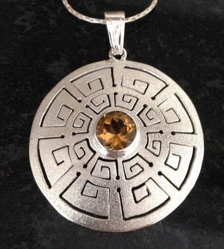 Pingente Mandala, caminho do Sol com Citrino, prata 950.