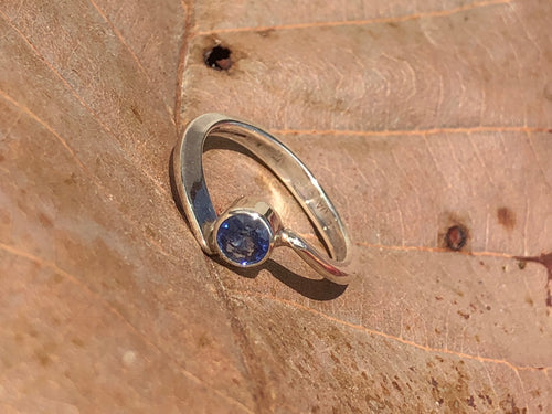 Anel em Prata 950 com Safira azul