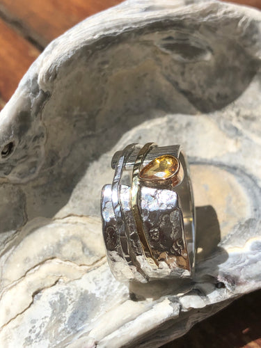 Anel de Prata 950, Ouro18K e Safira amarela.