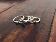 Conjunto de anéis em prata, ouro e pedras.