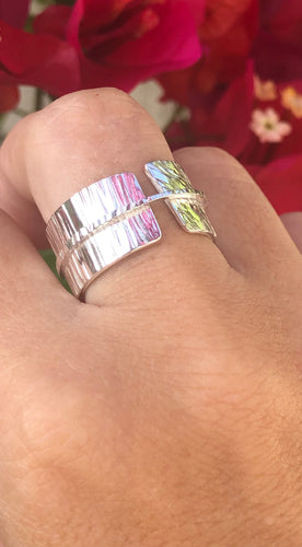 Anel em prata 950, duas texturas marteladas