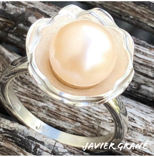 Anel de Prata 950 com Pérola creme.
